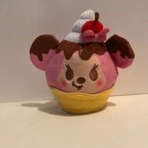 Disney munchlings Minnie mouse strawberry sundae